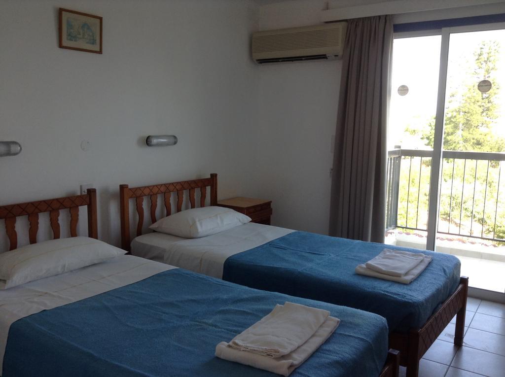 Aphelandra Hotel Apartments Айя Напа Стая снимка