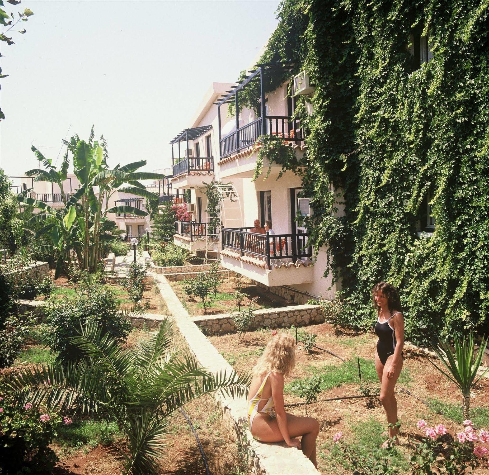 Aphelandra Hotel Apartments Айя Напа Екстериор снимка